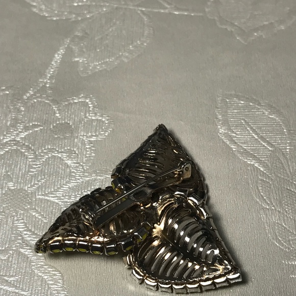 Beautiful Classic VINTAGE Yellow Enamel Stone 3 Leaf Brooch - Picture 5 of 8